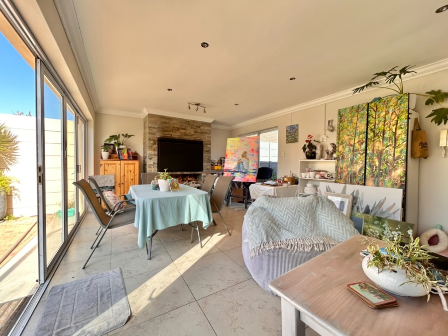 To Let 4 Bedroom Property for Rent in Plumstead Western Cape